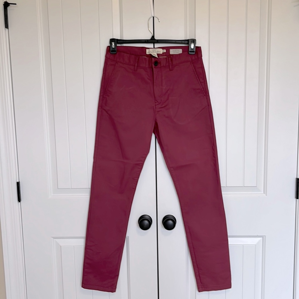 H&M size 31 skinny fit pants. Unique color to dress up or casual Great condition